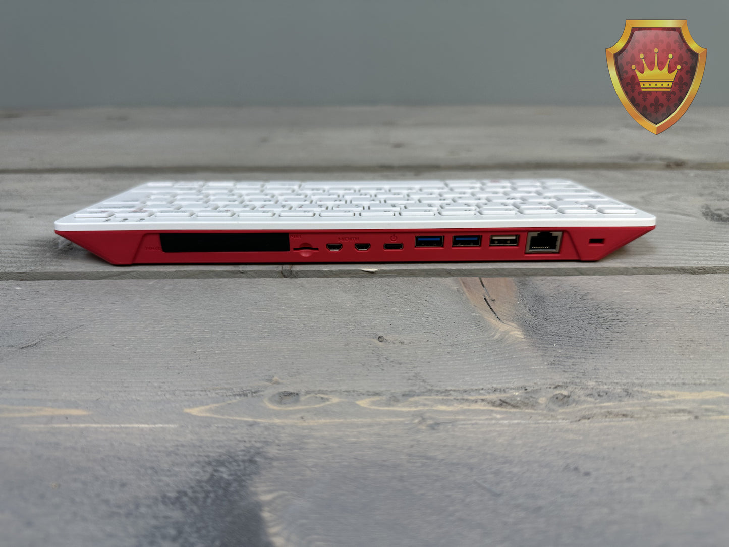 Raspberry Pi 400 toetsenbord computer zonder SD kaart (lichte verkleuring)