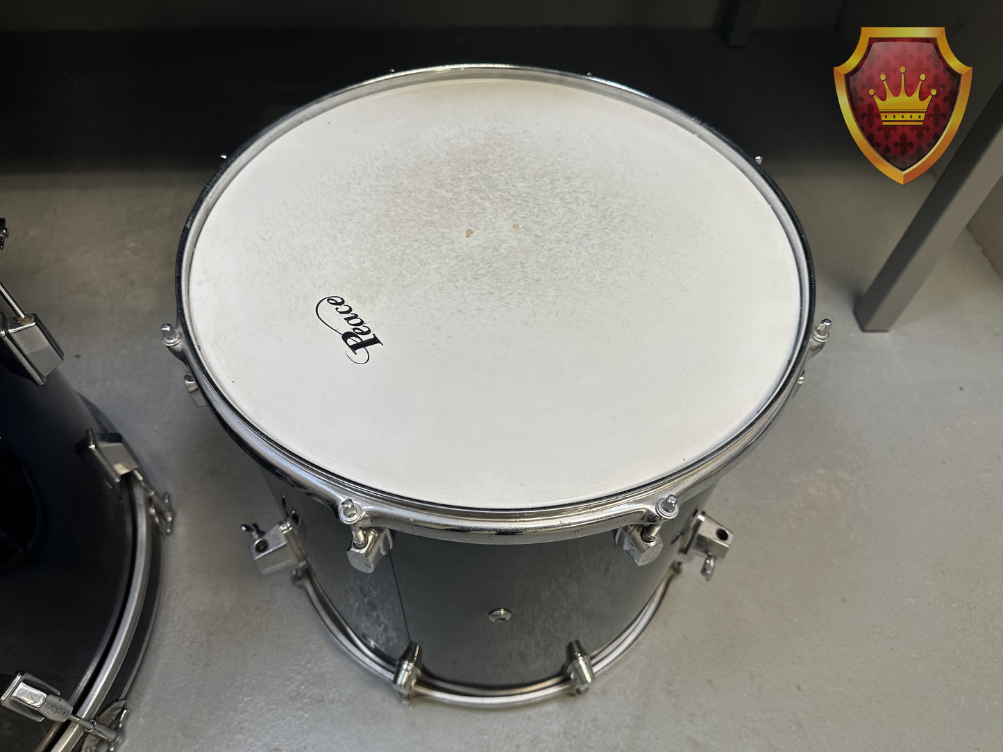 Pearl black akoestisch drumstel met hardware en bekkens
