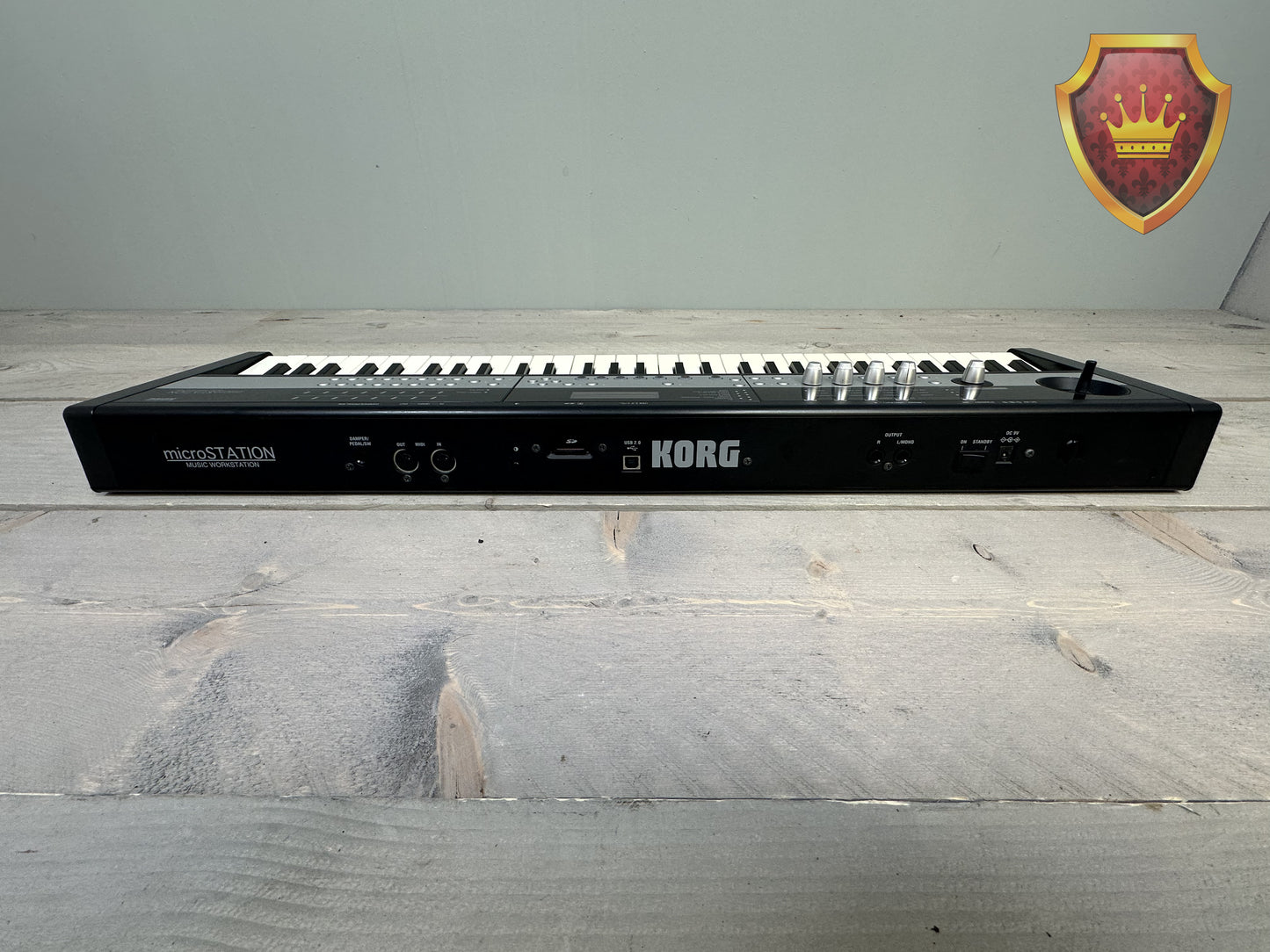 Korg microSTATION MW1 Synthesizer
