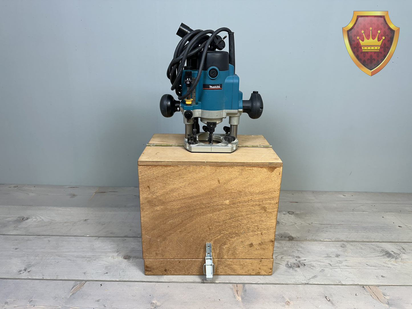 Makita RP0910 Bovenfrees 900W Met Frezenset en Kist