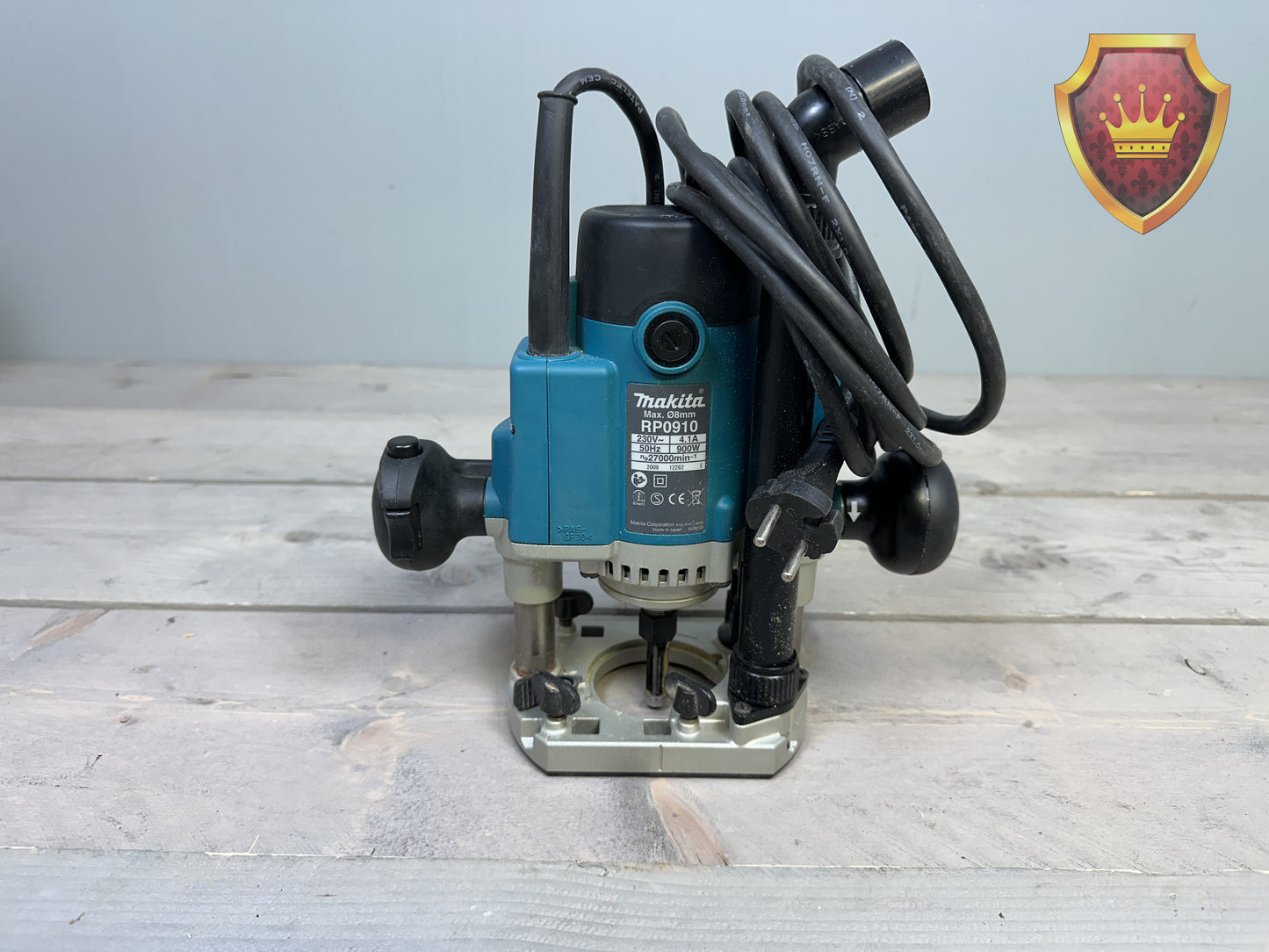 Makita RP0910 Bovenfrees 900W Met Frezenset en Kist