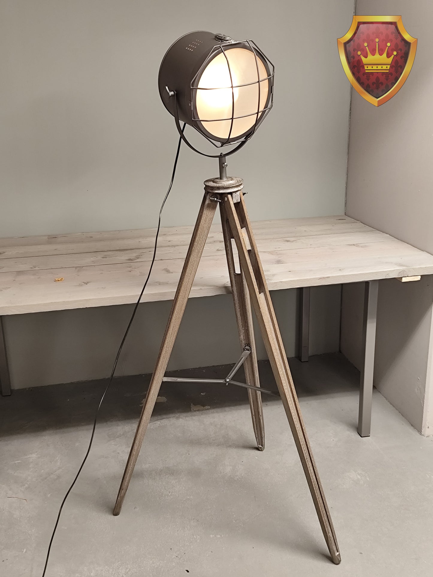 Industriële vloerlamp tripod hout met metalen kap